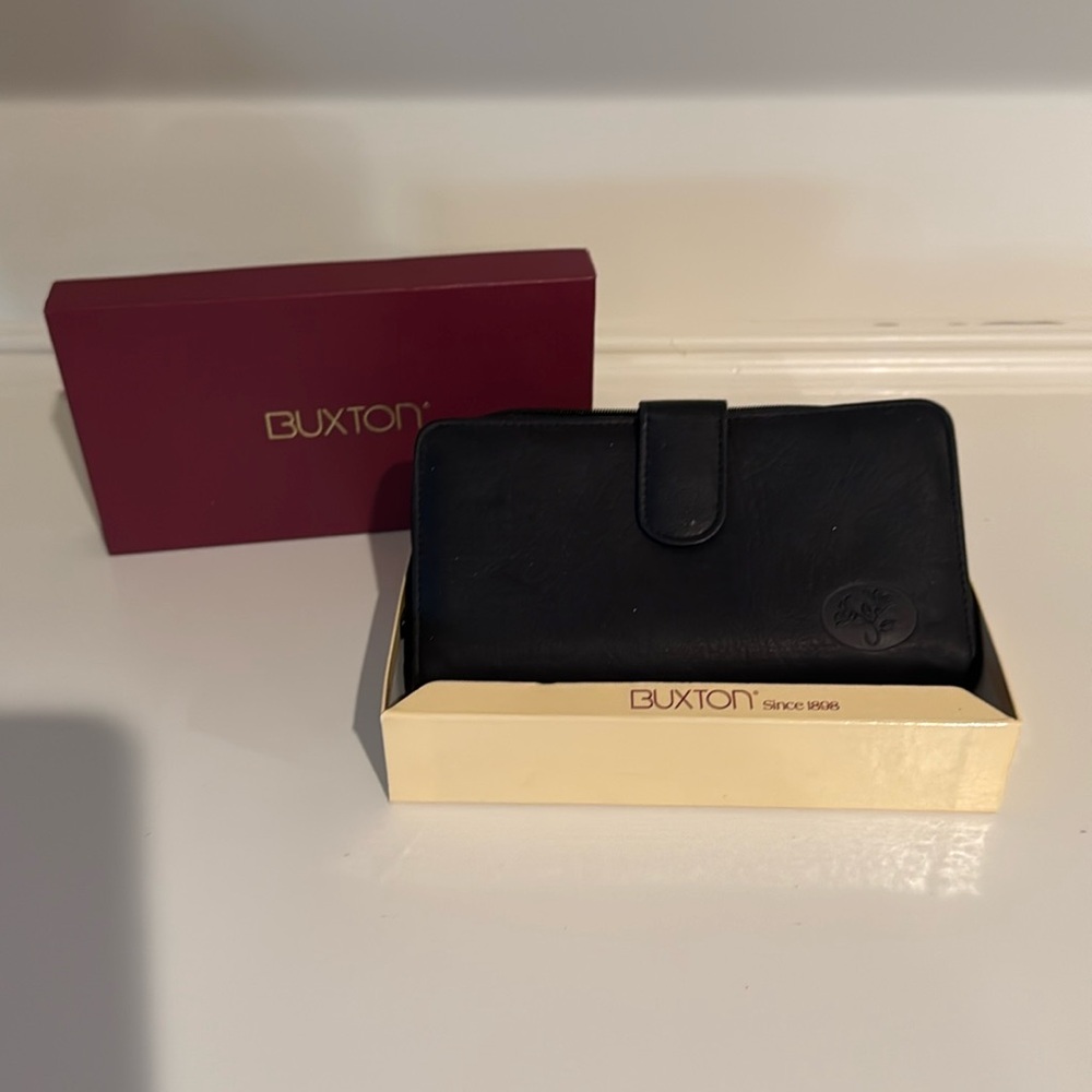 New in the box Buxton clutch wallet